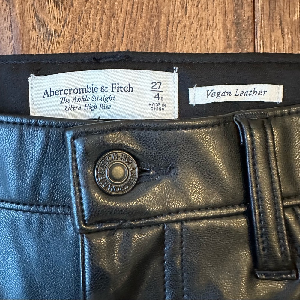 Abercrombie & Fitch Curve Love Vegan Leather Ankle Straight Pants - Picture 6 of 8